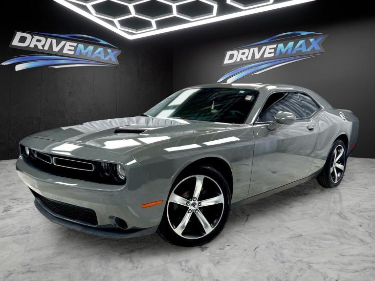 2019 Dodge Challenger SXT Auto's photo